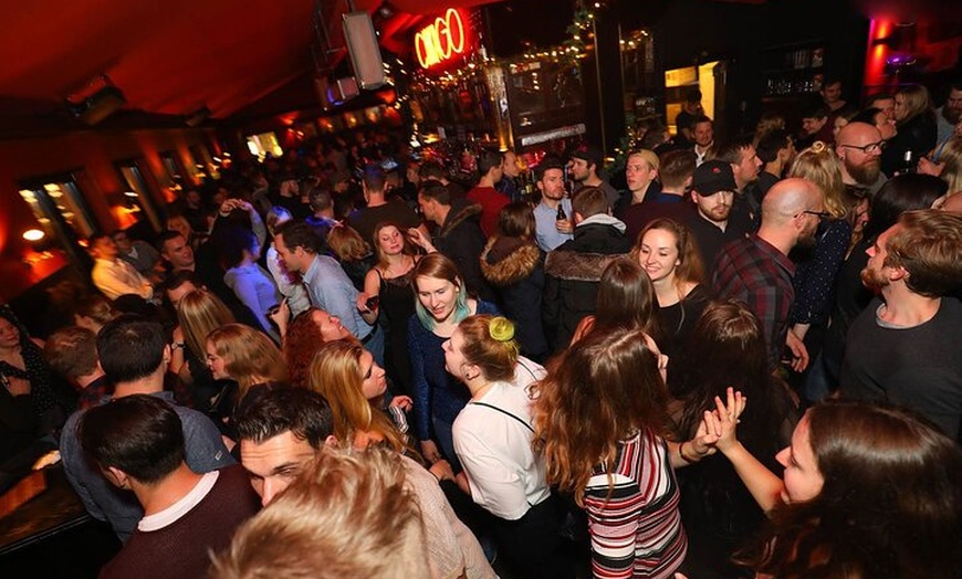 Image 2: Private Pub Crawl in Hamburg mit The Crawl Co