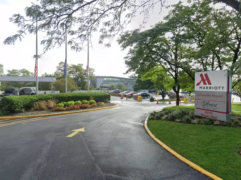 Parking at New York LaGuardia Marriott Airport Hotel Lot