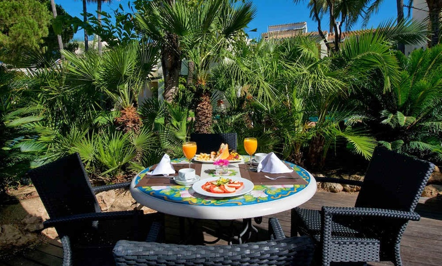 Image 30: ✈ COSTA DEL SOL | Marbella - BlueBay Banús 4*, 3 Nächte - Außenpool