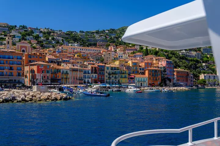 Croisière touristique sur la côte méditerranéenne au départ de Nice