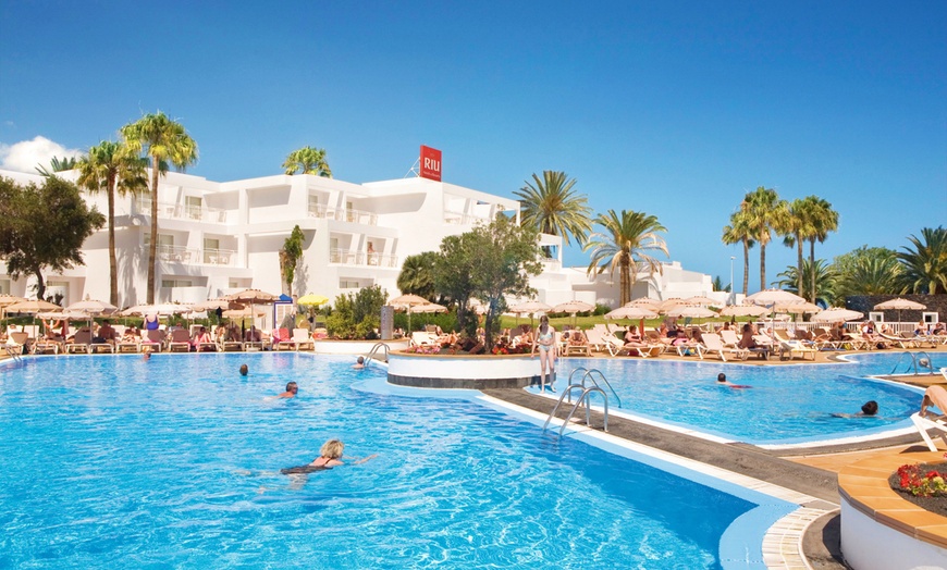 Image 3: ✈ LANZAROTE | Playa de los Pocillos - Hotel Riu Paraiso Lanzarote R...