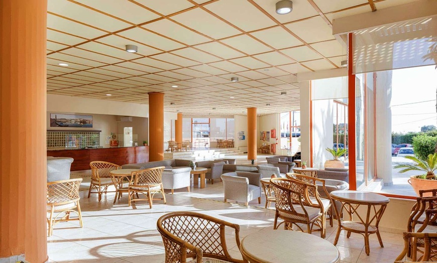 Image 10: ✈ CRÈTE | Rethymnon - Rethymno Village 3*, 3 nuit - Tout inclus