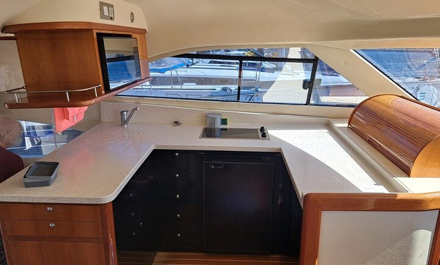 Image 16: Tour privado en barco para parejas con todo incluido y pernoctación