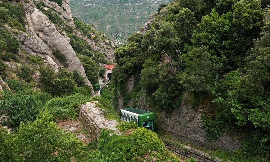 Image 8: Excursión privada de un día al monasterio de Montserrat y a la mont...