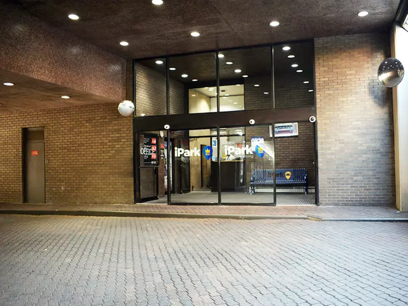Parking at iPark - 453 E. 59th St. Garage