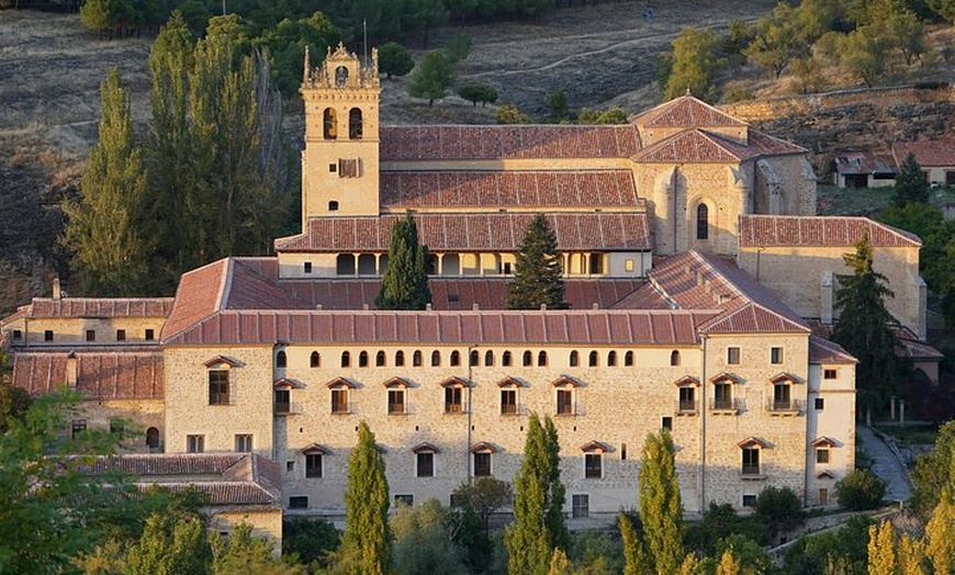 Image 3: Tour Privado a Segovia Medio Día en Minivan