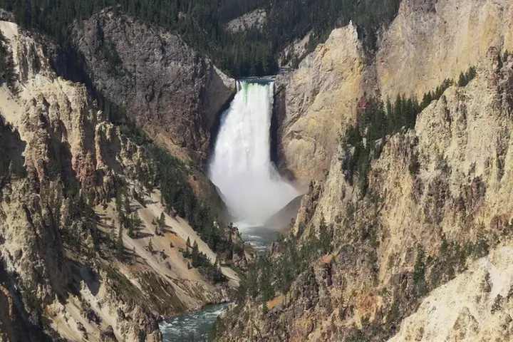 Yellowstone National Park - Full-Day Lower Loop Tour from West Yell...
