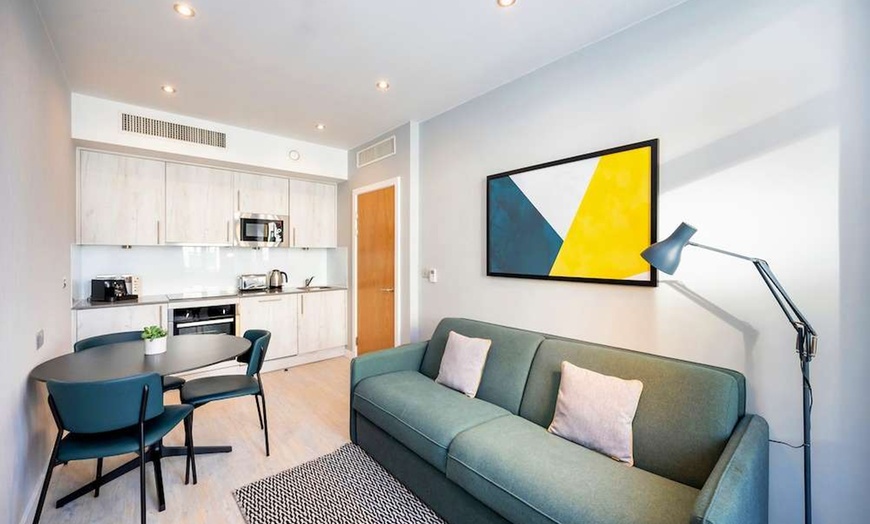 Image 3: ✈ GROßBRITANNIEN | Liverpool - Staycity Aparthotels Liverpool Water...