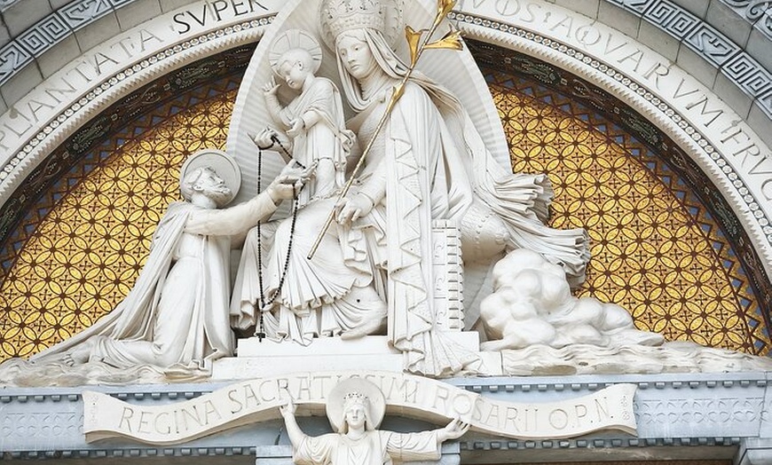 Image 29: Experimente Lourdes con un tour privado y un cómodo transporte