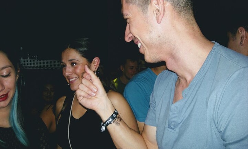 Image 27: OG Barcelona Night Adventure — 3 bares, 3 chupitos y entrada VIP al...