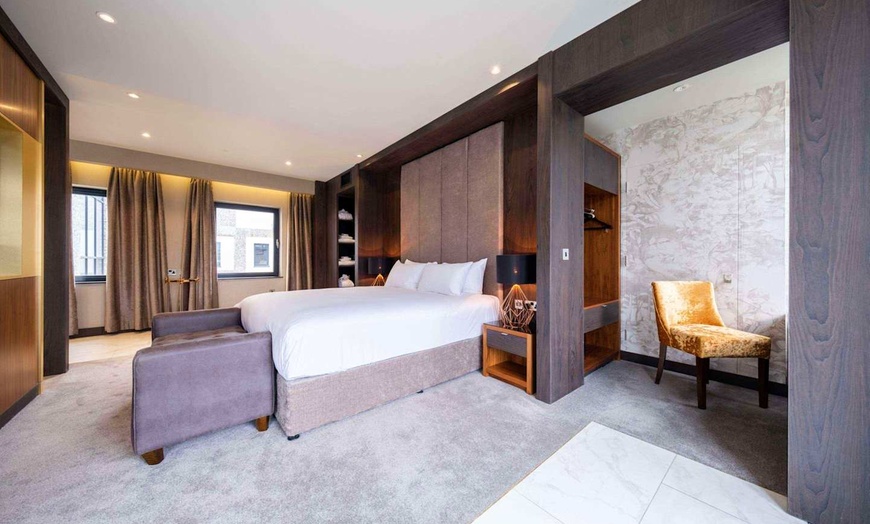 Image 4: ✈ IRLANDE DU NORD | Belfast - Ten Square Hotel, an Ascend Hotel Col...