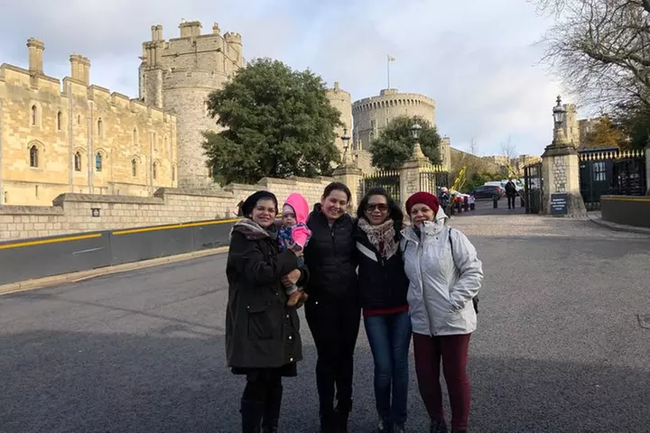 Half Day Tour to Windsor castle By Private Executive Car