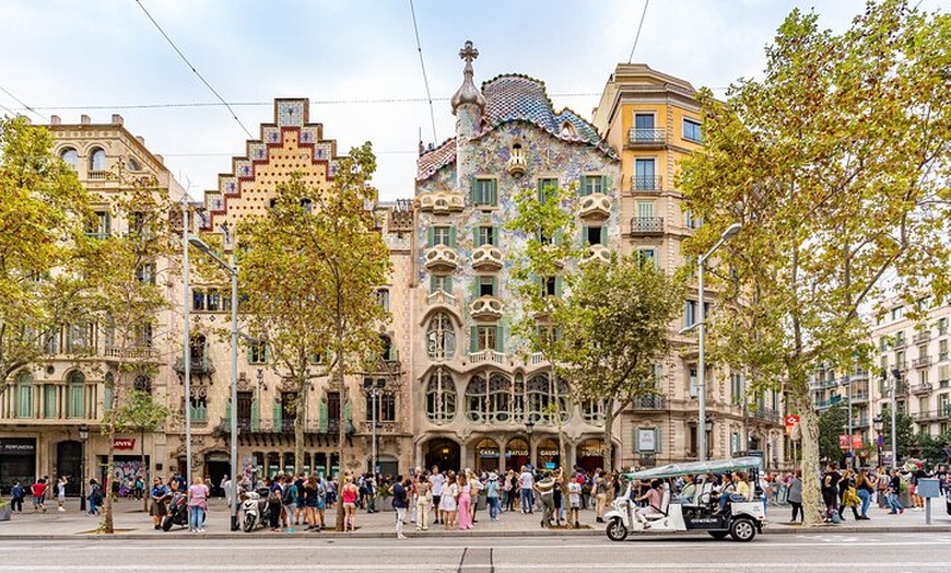 Image 10: Tour de Bienvenida a Barcelona en Eco Tuk Tuk Privado
