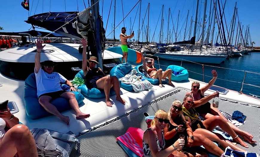 Image 4: Tour en barco por la fiesta del domingo pirata