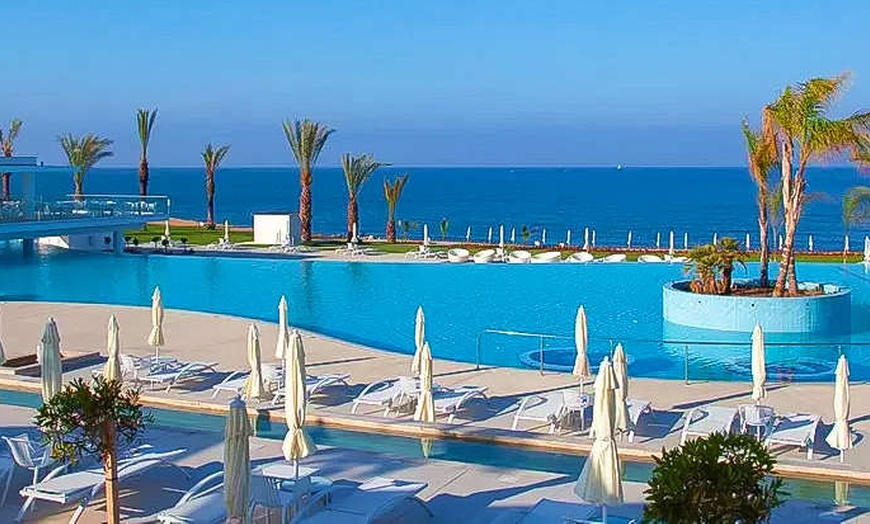 Image 1: ✈ CYPR | Pafos - King Evelthon Beach Hotel and Resort 5* - Naprzeci...