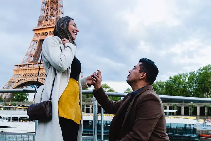 Dîner croisière sur la Seine avec Rooftop et chanteur live