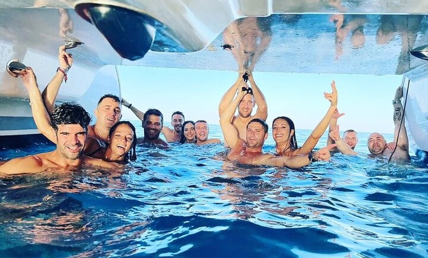 Image 13: Benalmádena: Vela y observación de delfines con aperitivos y bebidas