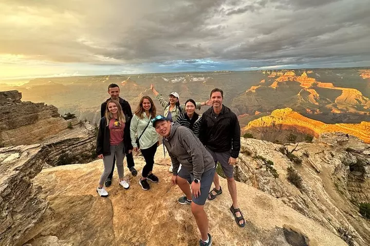 Grand Canyon Skywalk & Seven Magic Mountains Tour