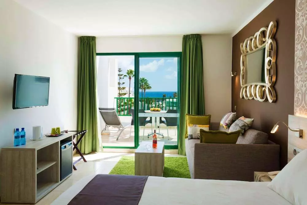 ✈ LANZAROTE | Costa Teguise - Galeón Playa 3*, 4 nights - City centre