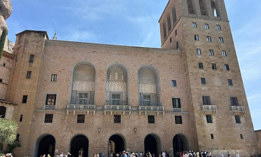Image 13: Barcelona al Monasterio de Montserrat: Tour, Traslados y Basílica