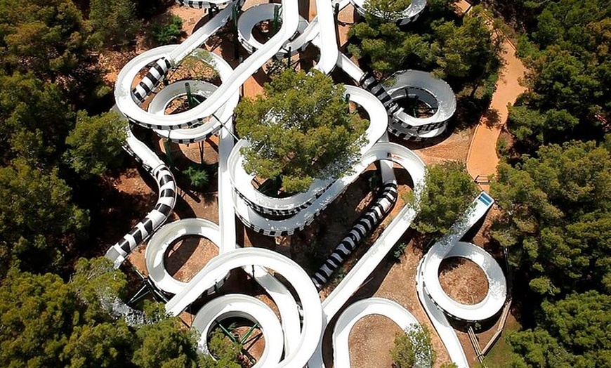 Image 5: Excursión de un día a Aqualandia, Terra Mítica o Benidorm desde Val...