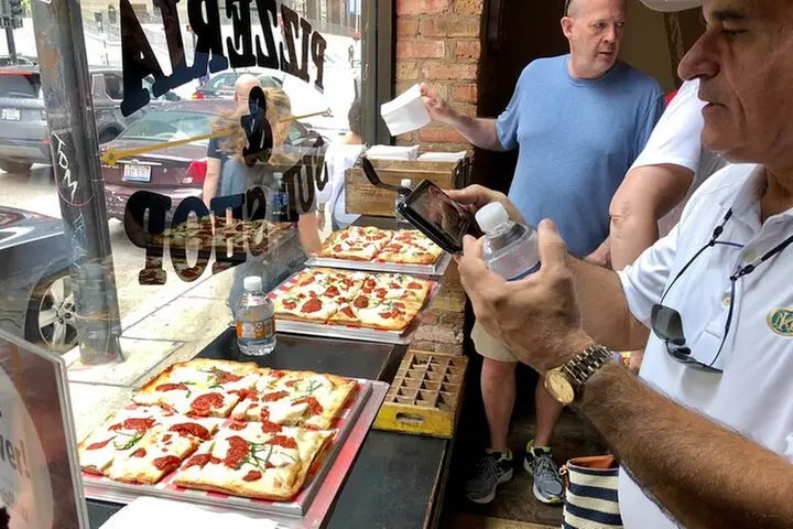 Downtown Chicago Walking Pizza Tour