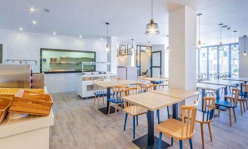 Image 16: ✈ LANZAROTE | Puerto del Carmen - R2 Bahía Kontiki Beach Apartments...