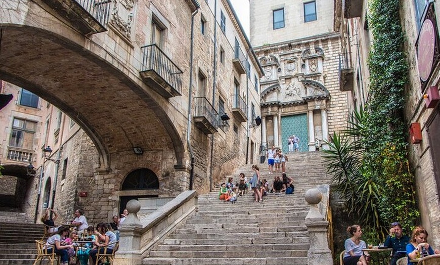 Image 3: Visita Guiada Histórica de Girona en Grupo Pequeño desde Barcelona