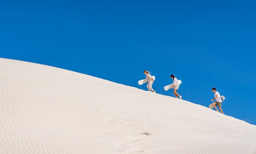 Image 5: 2 Day Pink Lake Tour in Pinnacles and Sand Dunes Japanese Guide