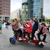 Image 2: Party und Beer Bike Private Sightseeing Tour Berlin mit Abholung