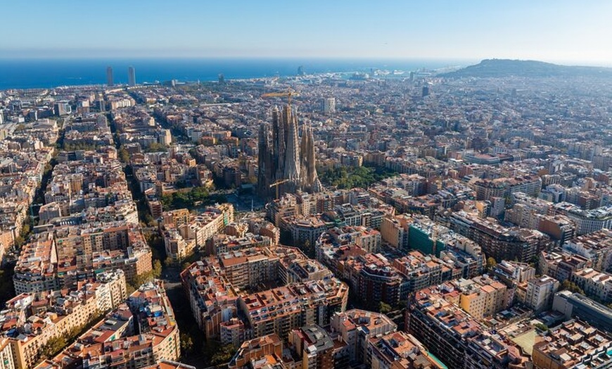 Image 6: Recogida en el aeropuerto privado y tour panorámico por Barcelona