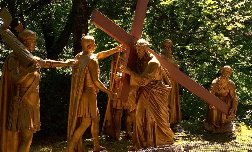 Image 6: Santuario de Lourdes tour- santuario de peregrinación católica