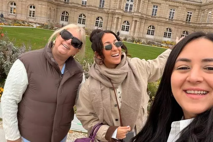 Visite privée de Paris depuis l'aéroport en Espagnol - Second Medium