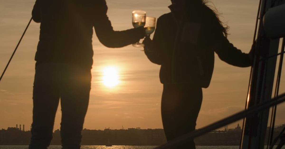 Excursión privada al atardecer en Barcelona con bebidas y aperitivos