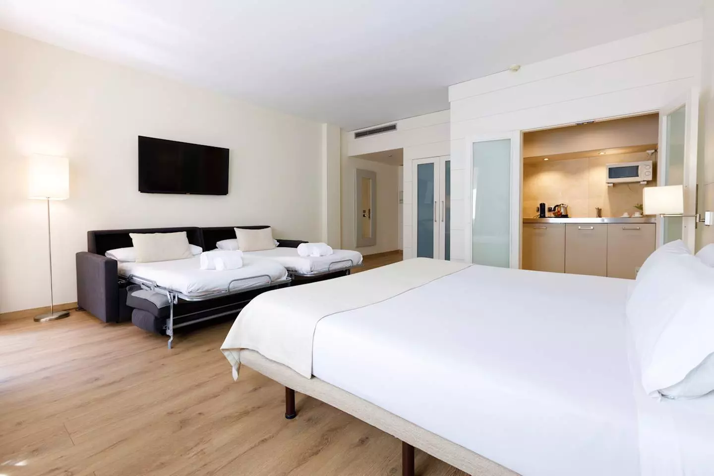 ✈ SPANIEN | Barcelona - Mariano Cubi Aparthotel Barcelona 4*, 2 Näc...