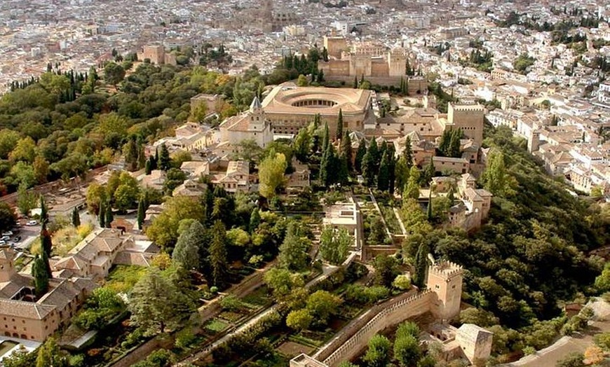 Image 11: Evite las colas Excursión de medio día a la Alhambra y los Jardines...