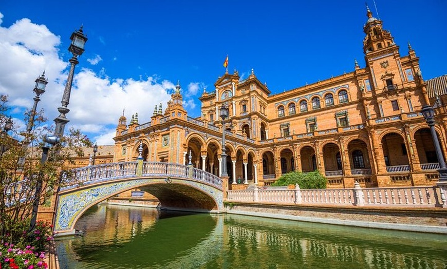 Image 1: Explora Sevilla en 60 minutos con un Local