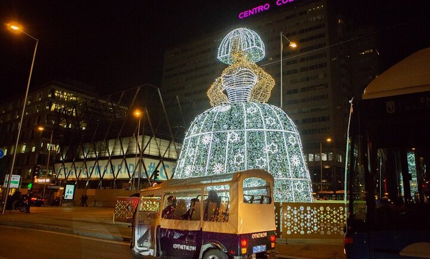 Image 4: Tour de Luces de Navidad por Madrid en Eco Tuk Tuk Privado