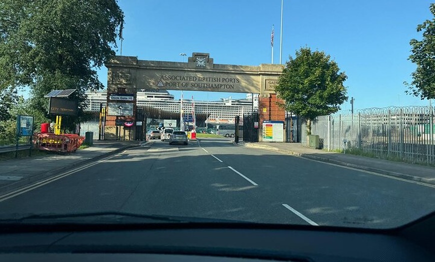 Image 14: Southampton to Heathrow Airport Transfers