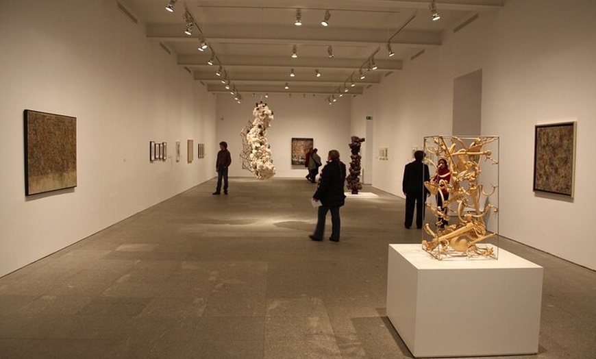 Image 4: Entrada al Museo Reina Sofía de Madrid