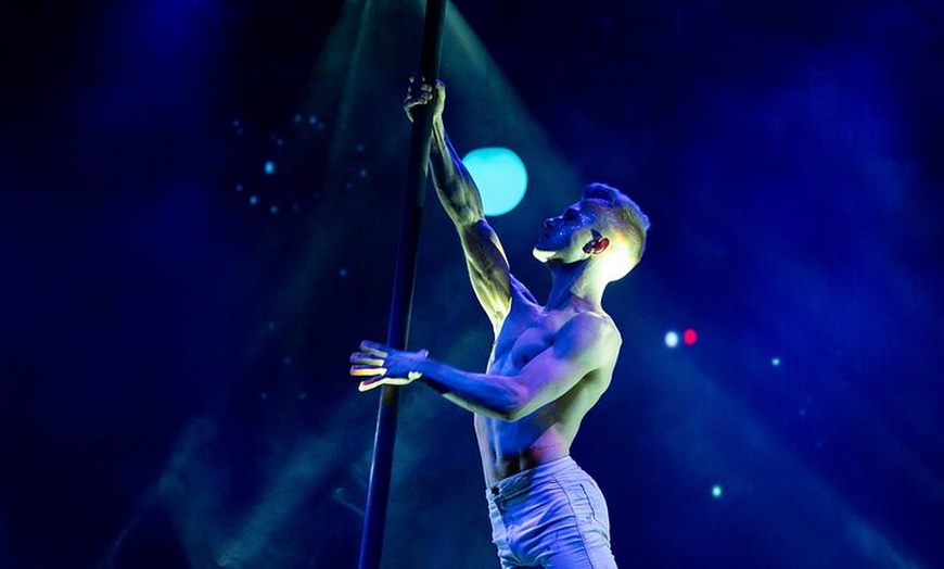 Image 13: Wintergarten Varieté "FLYING LIGHTS" - Highlightshow (75 Minutes)