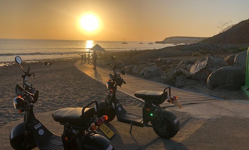 Image 6: Maspalomas - Meloneras : Visita guiada al atardecer e-Scooter 2 plazas