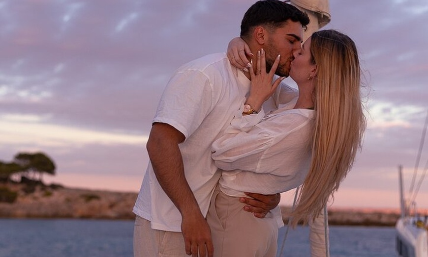 Image 9: Excursión privada en Yate a vela al atardecer