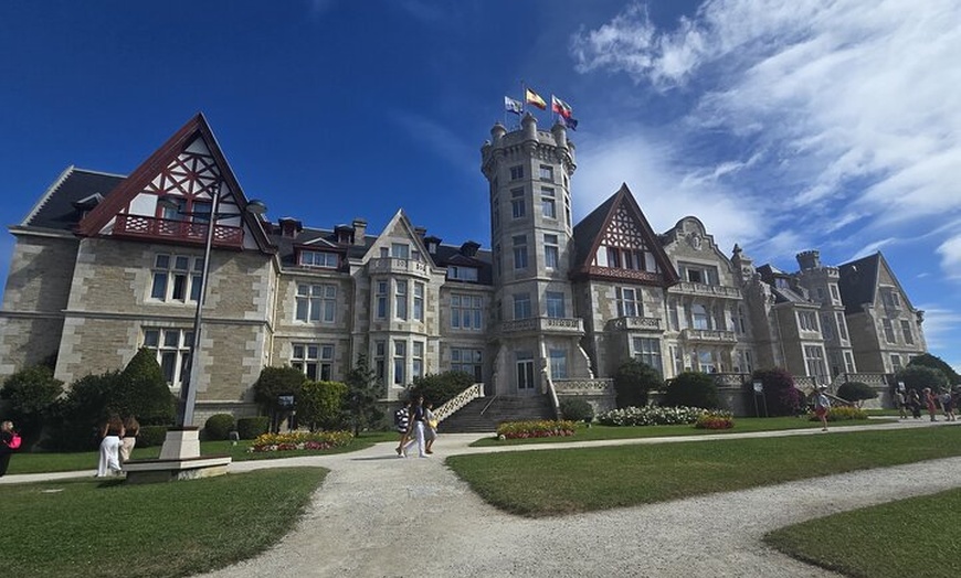 Image 2: Visita privada a pie de la Península y el Palacio de la Magdalena
