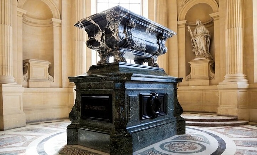 Image 4: Visite de la tombe de Napoléon à Paris