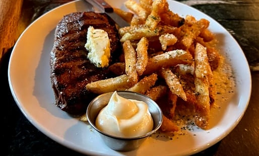 Image 4: 8% Cash Back at Hugo's Bar Grill