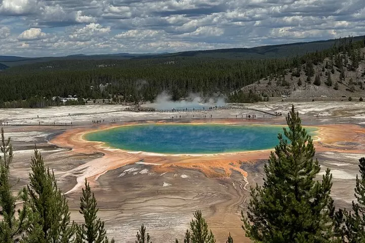 Teton & Yellowstone | Wildlife, Hot Springs, & Mountains PRIVATE