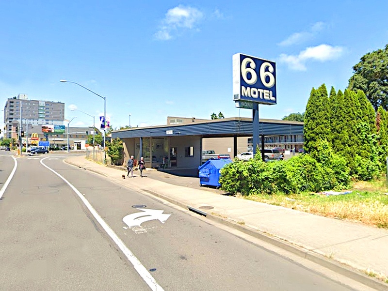 Parking at [E725] Old Motel 66 Lot