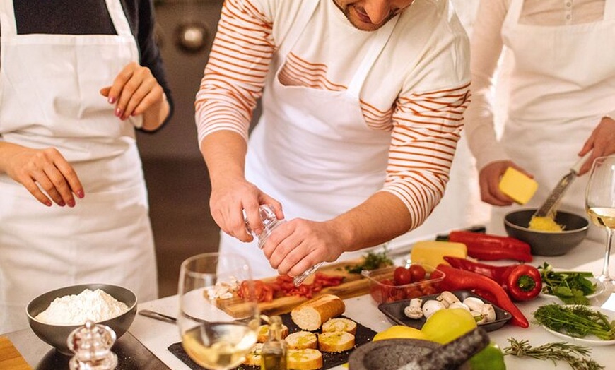 Image 13: Clase de Cocina Española de Tapas + Vino Ilimitado (6 - Platos de C...