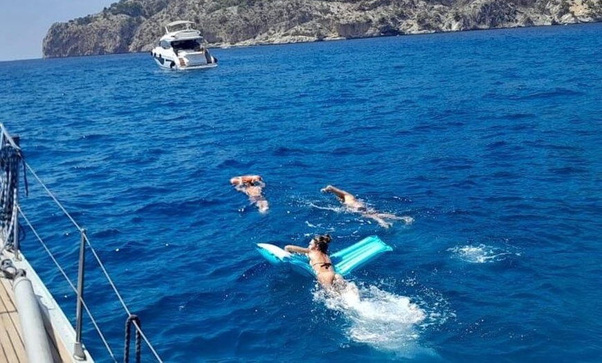 Image 12: Holistic Day Charter Paseo en Velero